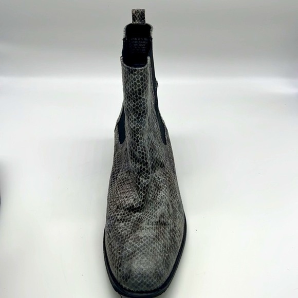 Kenneth Cole Reaction - Chelsea Salt Snakeskin Pull On Ankle Boot Size 10 - Picture 10 of 14